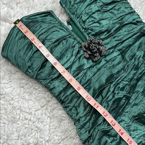 BCBGMaxAzira Tristina Deep Evergreen Scrunch Style Mini Dress Flower Sexy BK6 - Picture 7 of 12